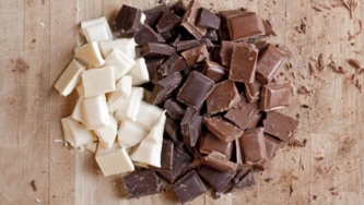 Coeurs au chocolat blanc et aux noisettes grillées
