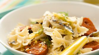 Farfalle aux saucisses italiennes et fenouil caramélisé