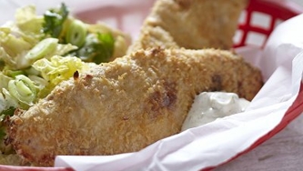 Filets de poisson blancs croustillants à l'italienne