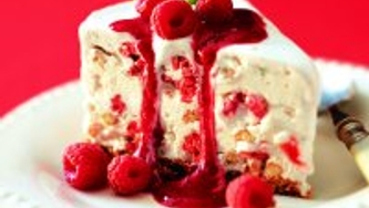 Gâteau aux fruits et à la crème glacée