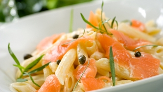 Penne au saumon fumé, au yogourt et à la crème