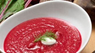 Potage aux betteraves et poireau