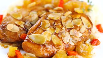 Poulet à la mangue et aux amandes