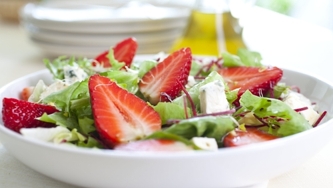 Salade d'été en vinaigrette aux graines de pavot