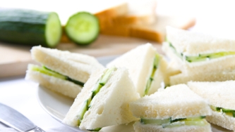 Sandwichs au concombre et fromage à la crème