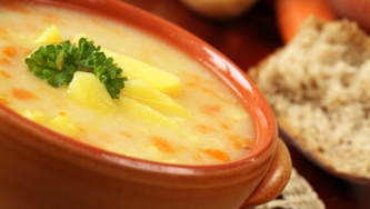 Soupe piquante au cheddar