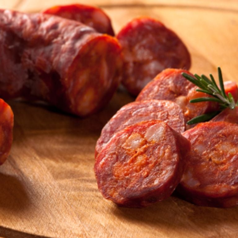Enfilade de figues, chorizo et bocconcinis