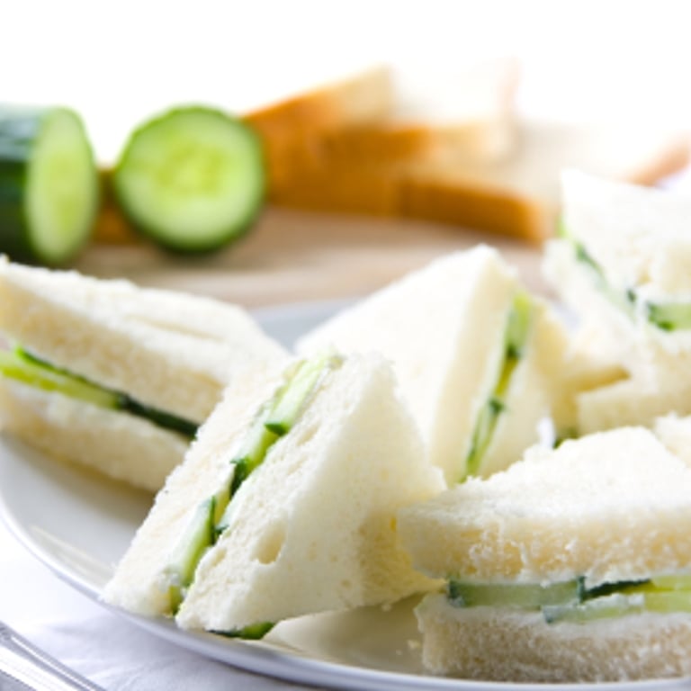 Sandwichs au concombre et fromage à la crème
