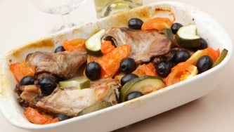 Râble de lapin farci d'aubergine et d'olives marinées