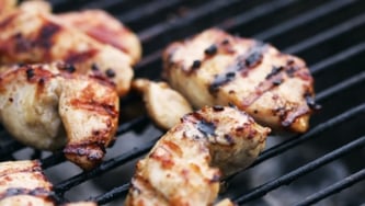 Poulet à l'érable et aux fruits grillés