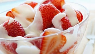 Fraises au poivre noir à la crème