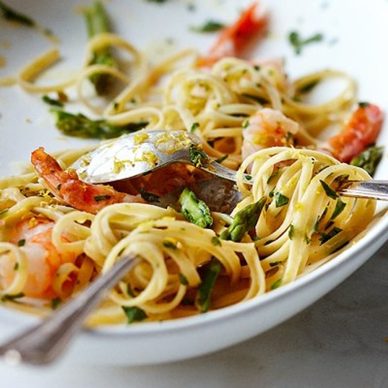 Fettuccine aux crevettes et aux asperges