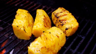 Ananas grillé au miel