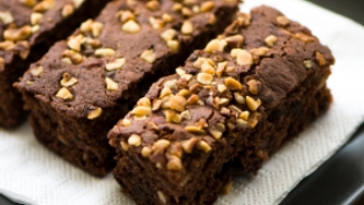 Carrés chocolatés aux noisettes