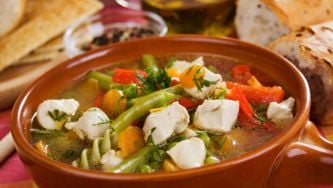 Soupe au poulet, aux champignons et aux asperges