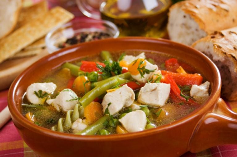 Soupe au poulet, aux champignons et aux asperges
