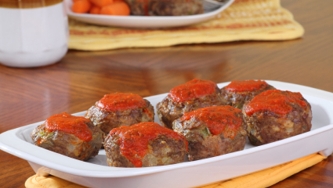 Mini-pains de viande en sauce