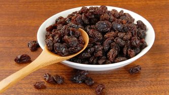 Filet de porc enrobé de raisins secs et de pignons