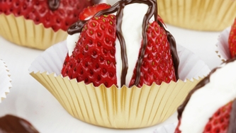 Fraises farcies au fromage à la crème et aux noix