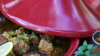 Tajine chakchouka à l'agneau, au fromage et aux poivrons