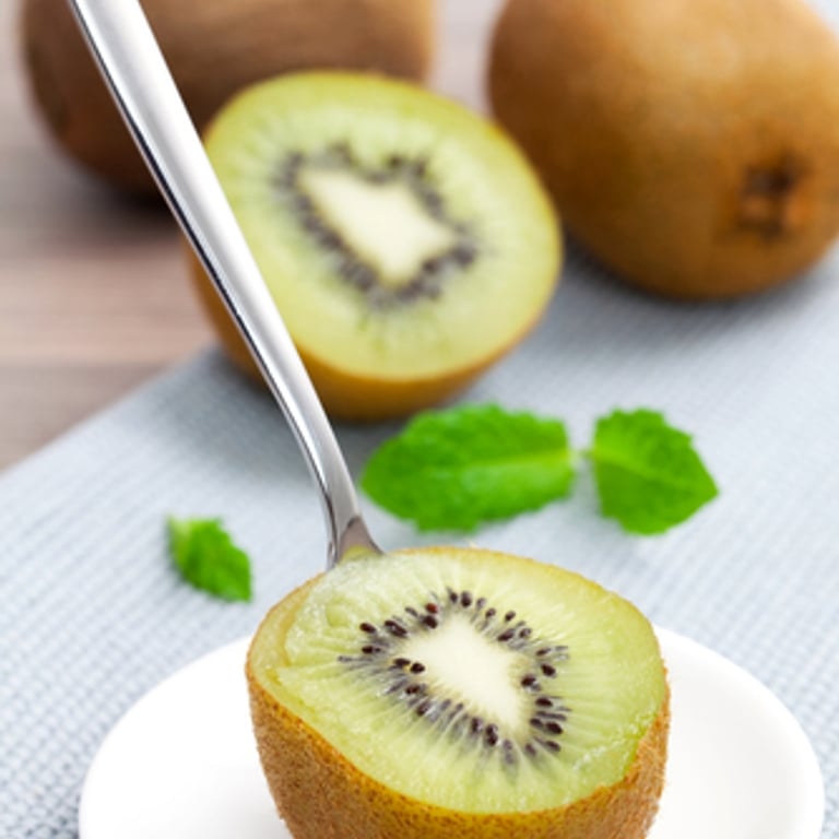 Crème brouillée en coquetiers de kiwis