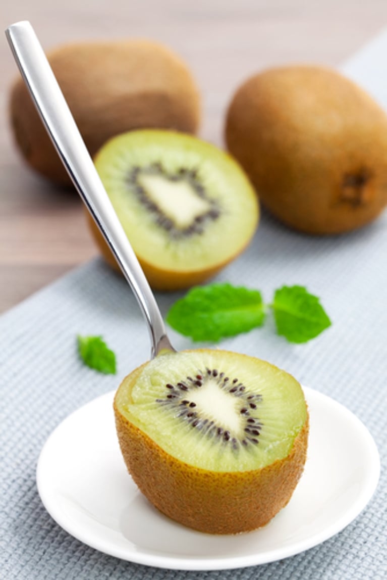 Crème brouillée en coquetiers de kiwis