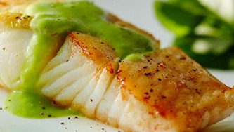 Filets de doré cuits au four, sauce au jus de cresson