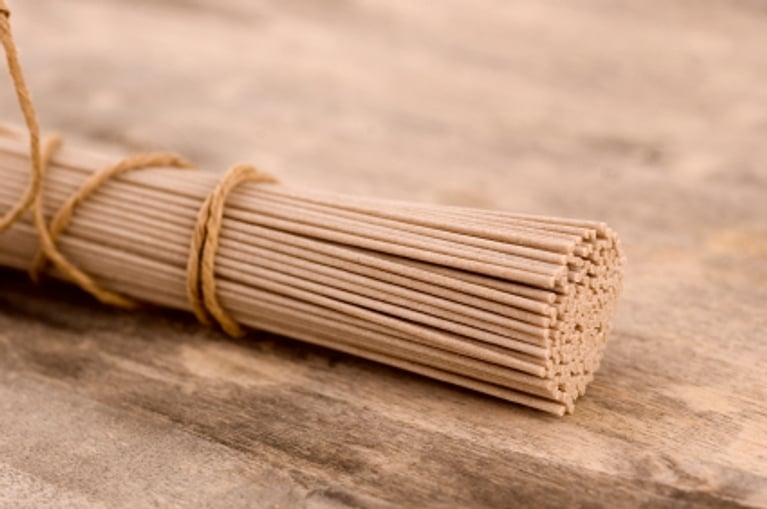 Salade de nouilles soba et brocoli au parfum de tamari