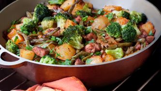 Sauté de pommes de terre rôties et de poulet