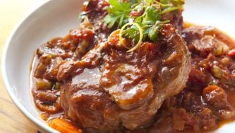 Jarrets de veau aux herbes à la méditerranéenne (osso buco)