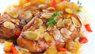 Poulet aux amandes sur lit de nouilles