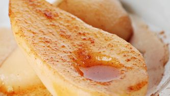 Chaud-froid de poires au sabayon de cidre de glace