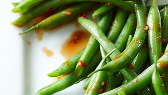 Haricots verts dans l'huile à l'ail