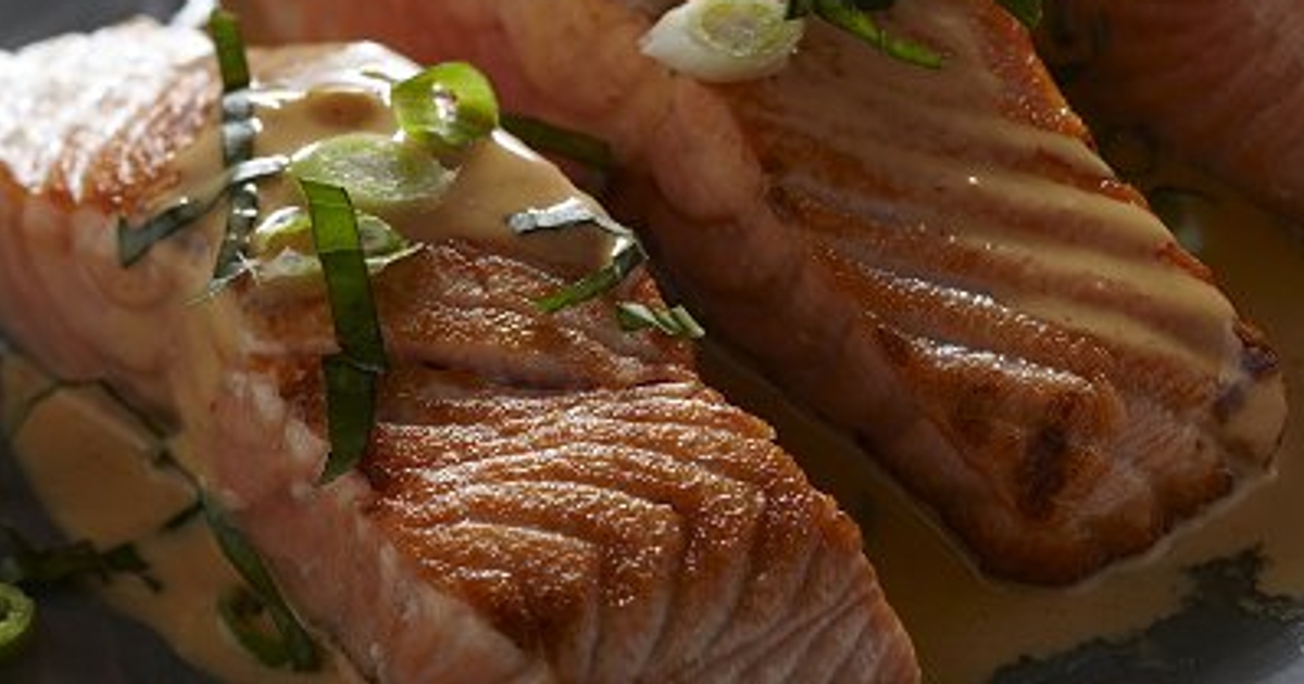 Saumon grillé à la crème fraîche au saumon fumé - Châtelaine