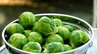Choux de Bruxelles aux châtaignes d'eau et au thym
