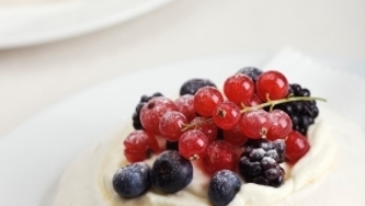 Meringues aux fruits frais