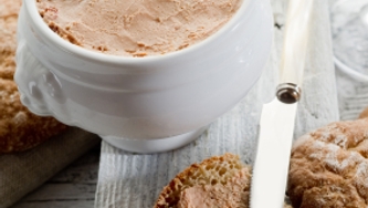 Pâté au roquefort et au noix, relevé au brandy
