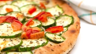 Pizza à l'ail et à la courgette