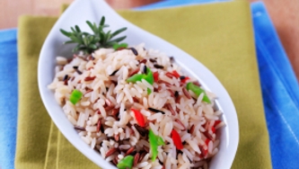 Riz brun et riz sauvage aux pacanes et poivrons