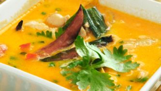 Soupe au lait de coco et au cari