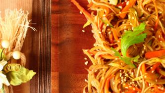 Nouilles orientales aux légumes grillés