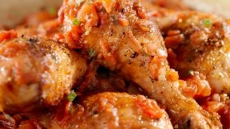 Poulet grillé et sauce caponata à la sicilienne