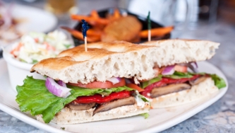 Sandwichs aux champignons, noix grillées et fromage oka