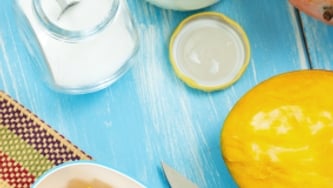 Yogourt à la mangue, avec cardamome et safran
