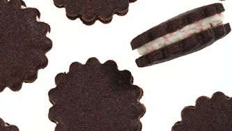 Biscuits-sandwichs au chocolat, crème à la menthe