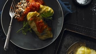 Choux farcis sauce tomate