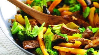 Sauté de boeuf et de légumes verts à l'orientale