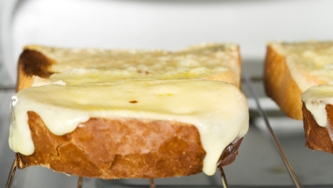 Croûtes au fromage, aux champignons et à l'ail