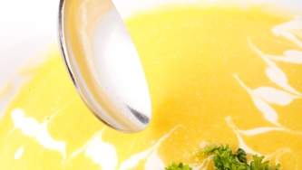 Potage aux pommes capturé par une araignée