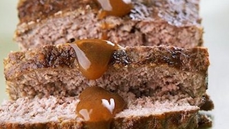 Boeuf haché légèrement épicé et pain de viande à l'ancienne